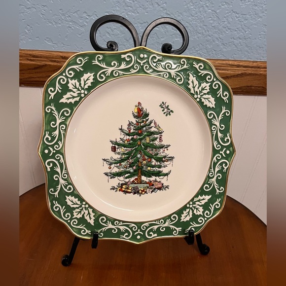 Spode embossed Christmas Tree Plate - Picture 5 of 7